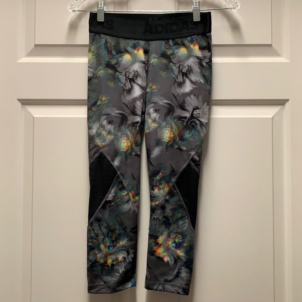 Adidas techfit compression workout pants crop reflective floral XS 2/4 rainbow